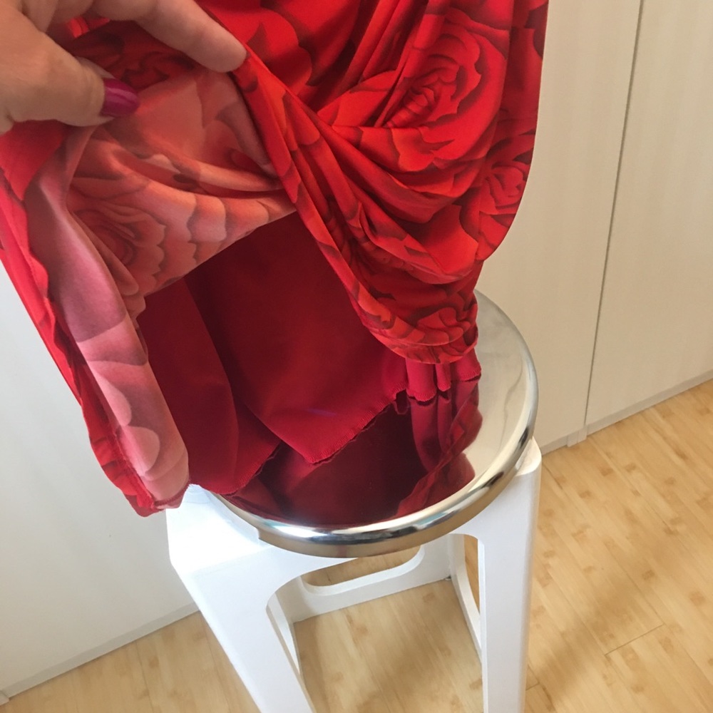 Le Chateau red rose elegant cocktail ruched dress Size L - Picture 5 of 10